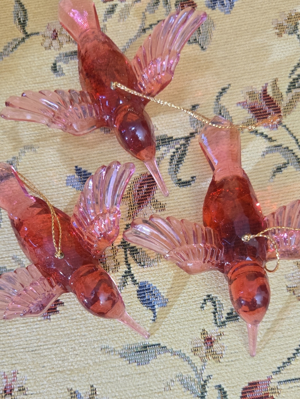 Decorative Plastic  Hummingbird Ornaments- Pink